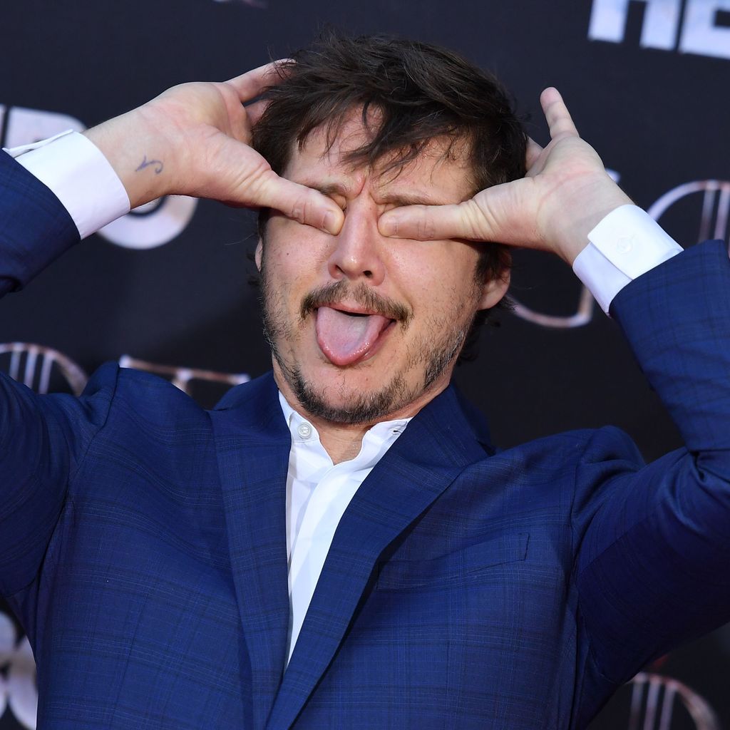 Pedro Pascal stellt bei der Premiere der Finalstaffel "Game of Thrones" in New York Todesszene nach