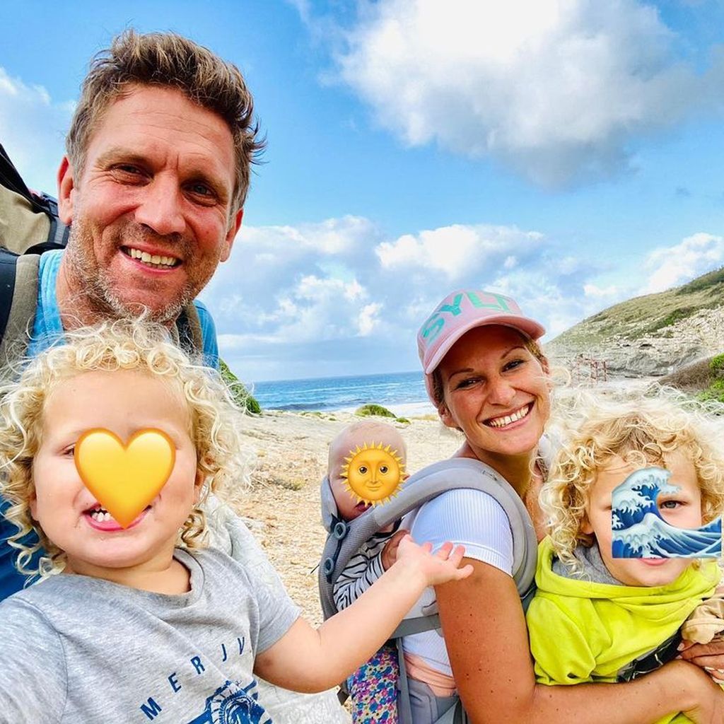 Peer und Janni Kusmagk mit ihren Kindern Yoko, Emil-Ocean und Merlin