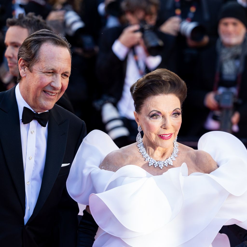 Percy Gibson und Dame Joan Collins von "My Duchess" bei der Eröffnung und Premiere von "La Vénus Electrique" in Cannes