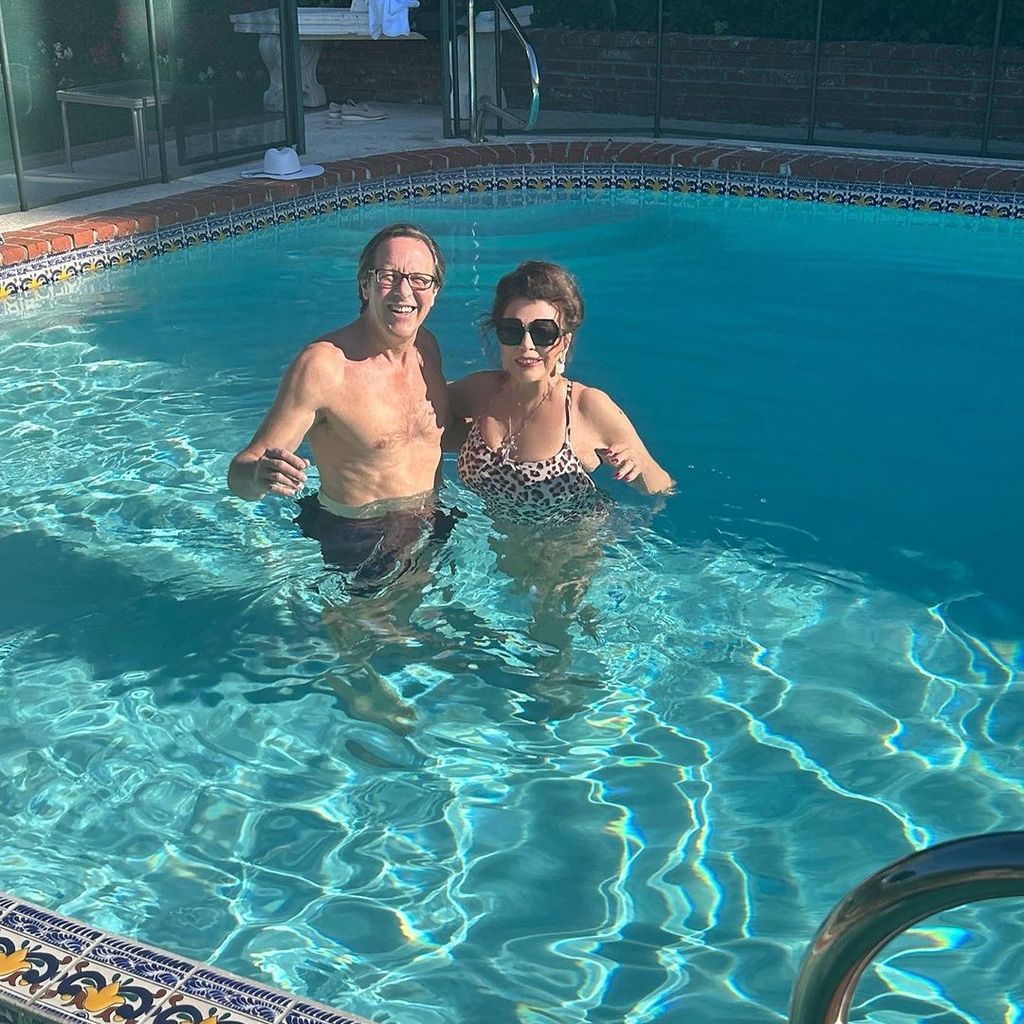 Percy Gibson und Joan Collins im Dezember 2022