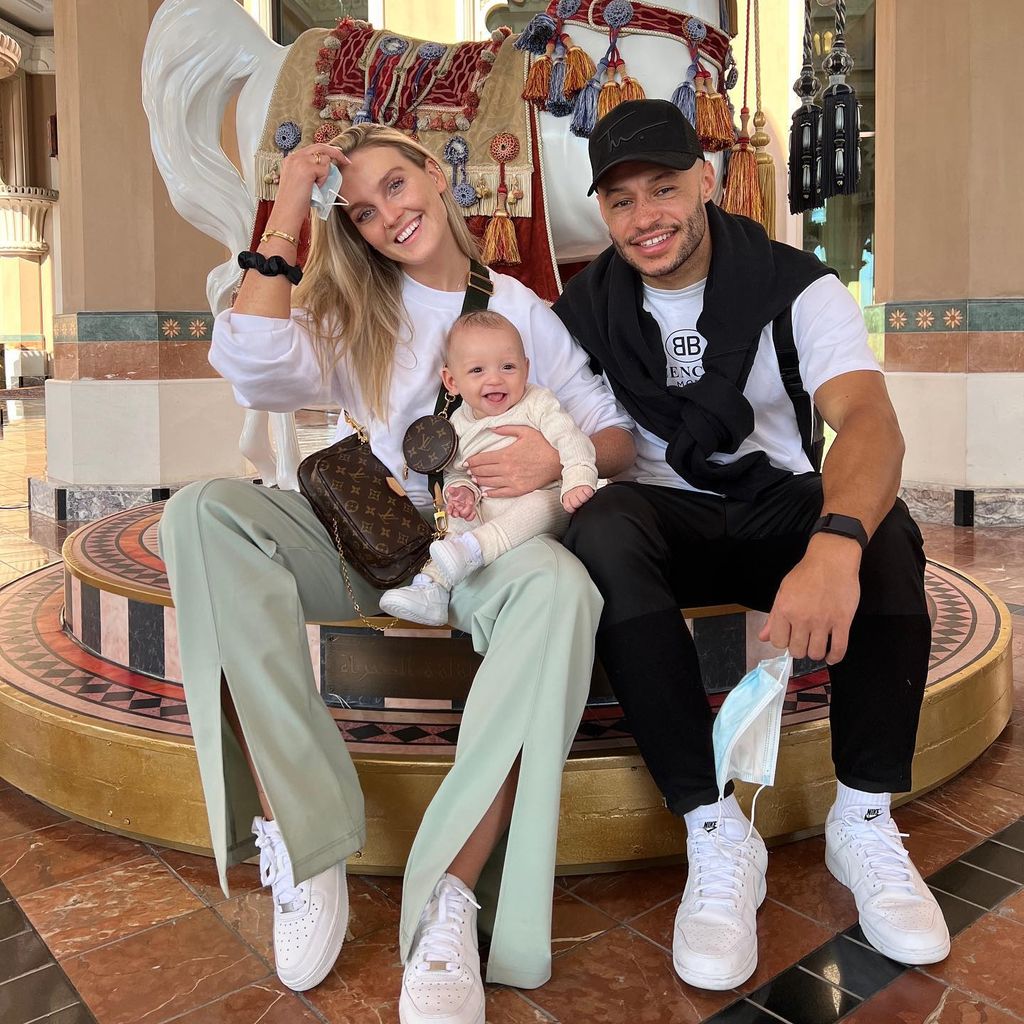 Perrie Edwards und Alex Oxlade-Chamberlain mit ihrem Sohn