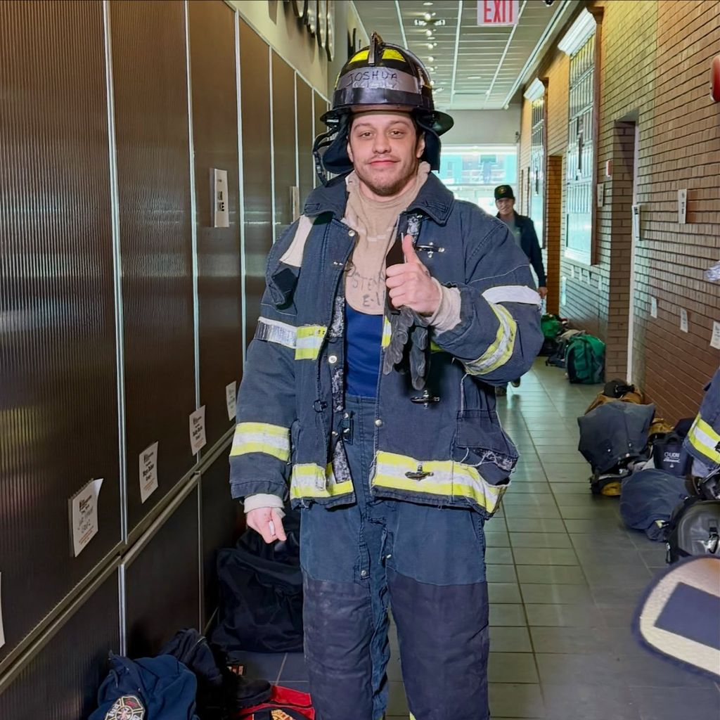 Pete Davidson im Feuerwehrmann-Outfit