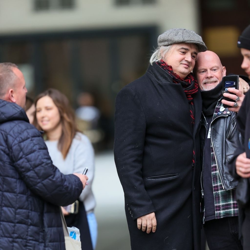 Pete Doherty mit einem Fan