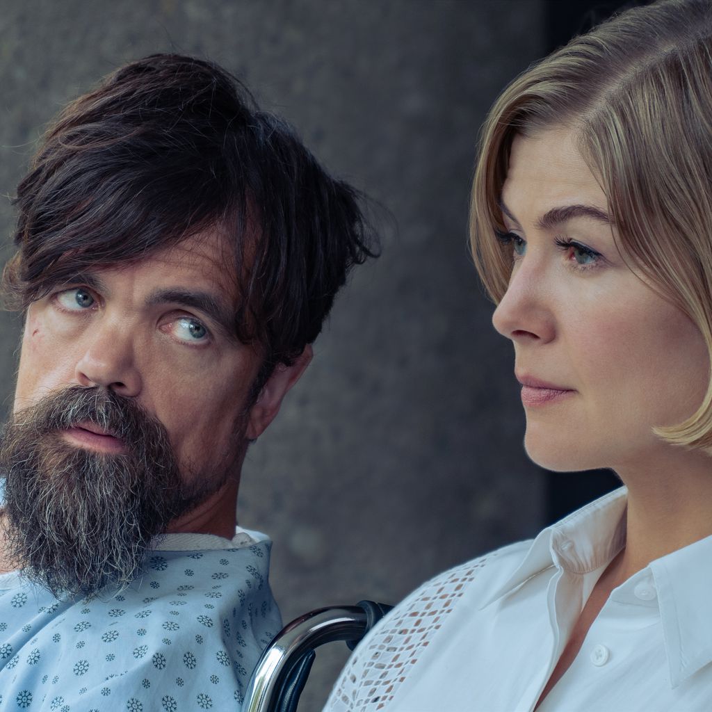 Peter Dinklage und Rosamund Pike in "I Care a Lot"