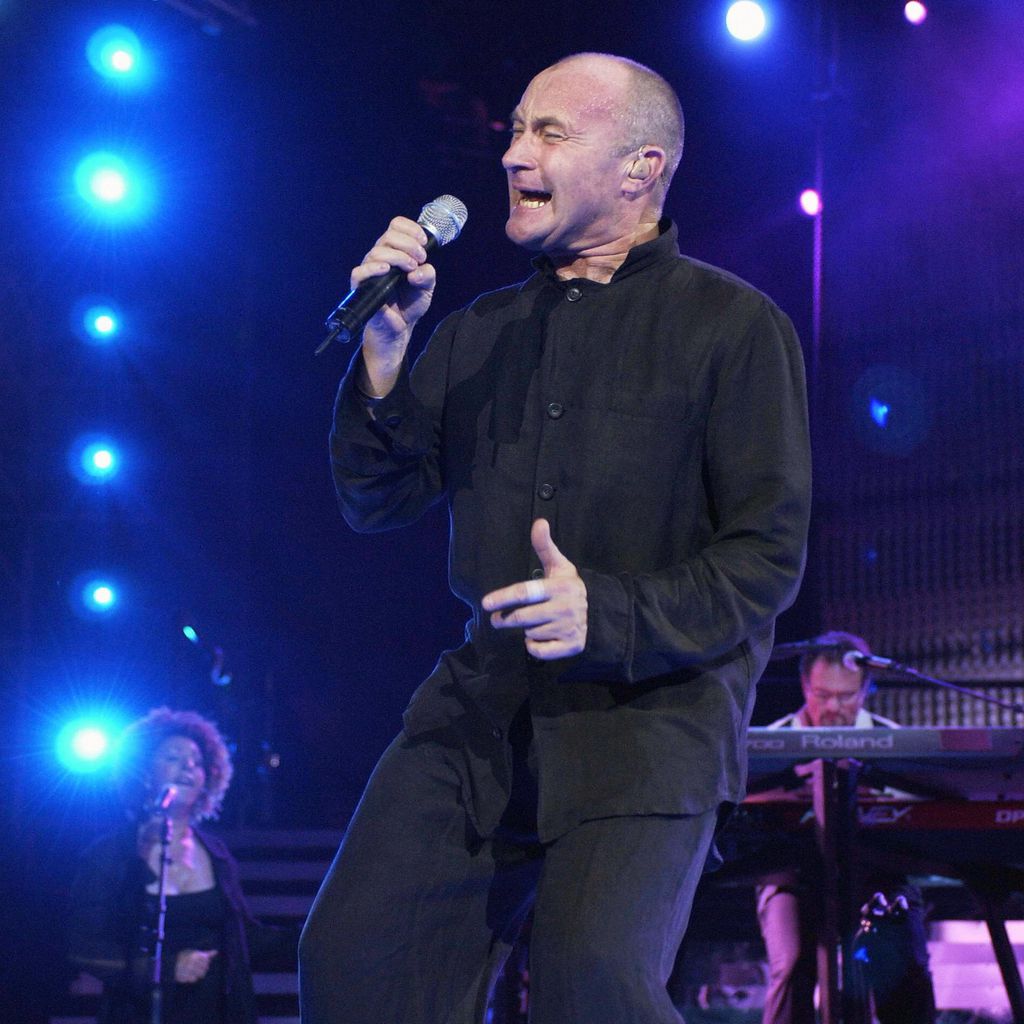 Phil Collins bei einem Konzert in Paris im Juni 2004