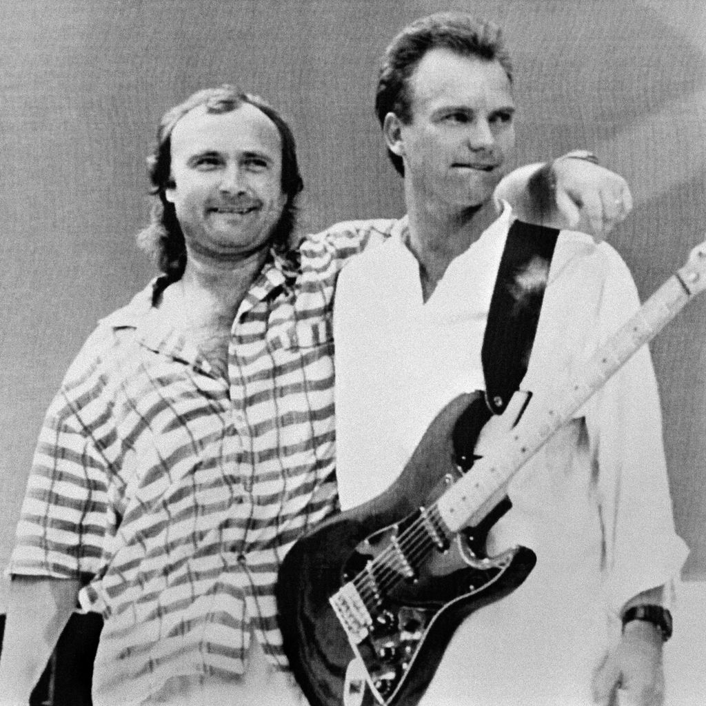 Phil Collins und Sting nach ihrem Auftritt beim Live-Aid-Konzert im Wembley-Stadion, London, am 13. Juli 1985