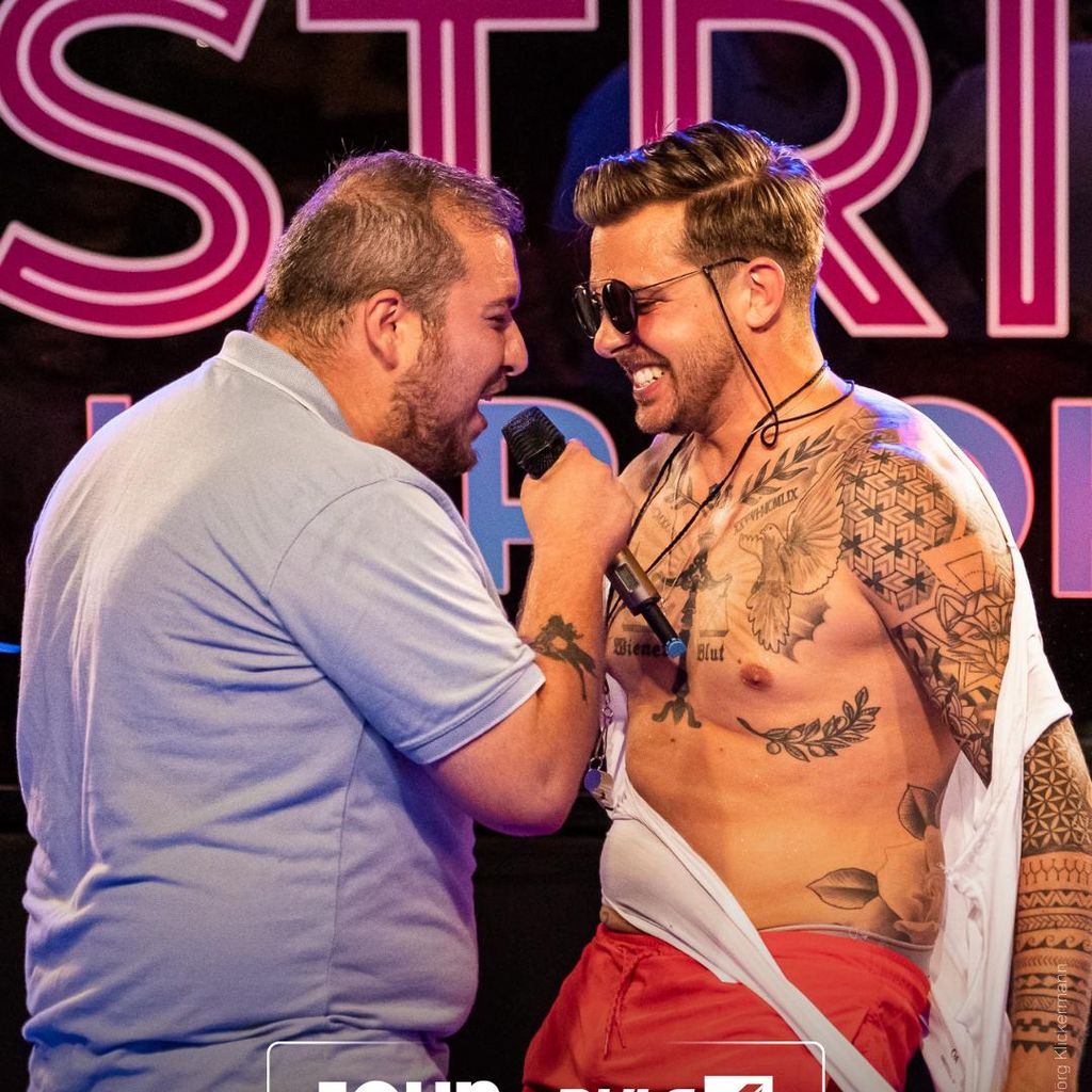 Philip bei "Strip Karaoke"