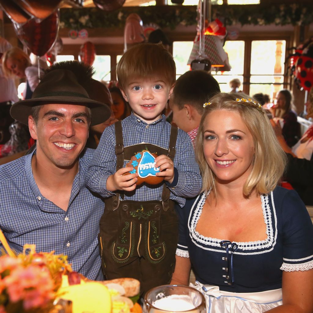 Philipp Lahm mit Frau Claudia und Sohn Julian auf der Wiesn