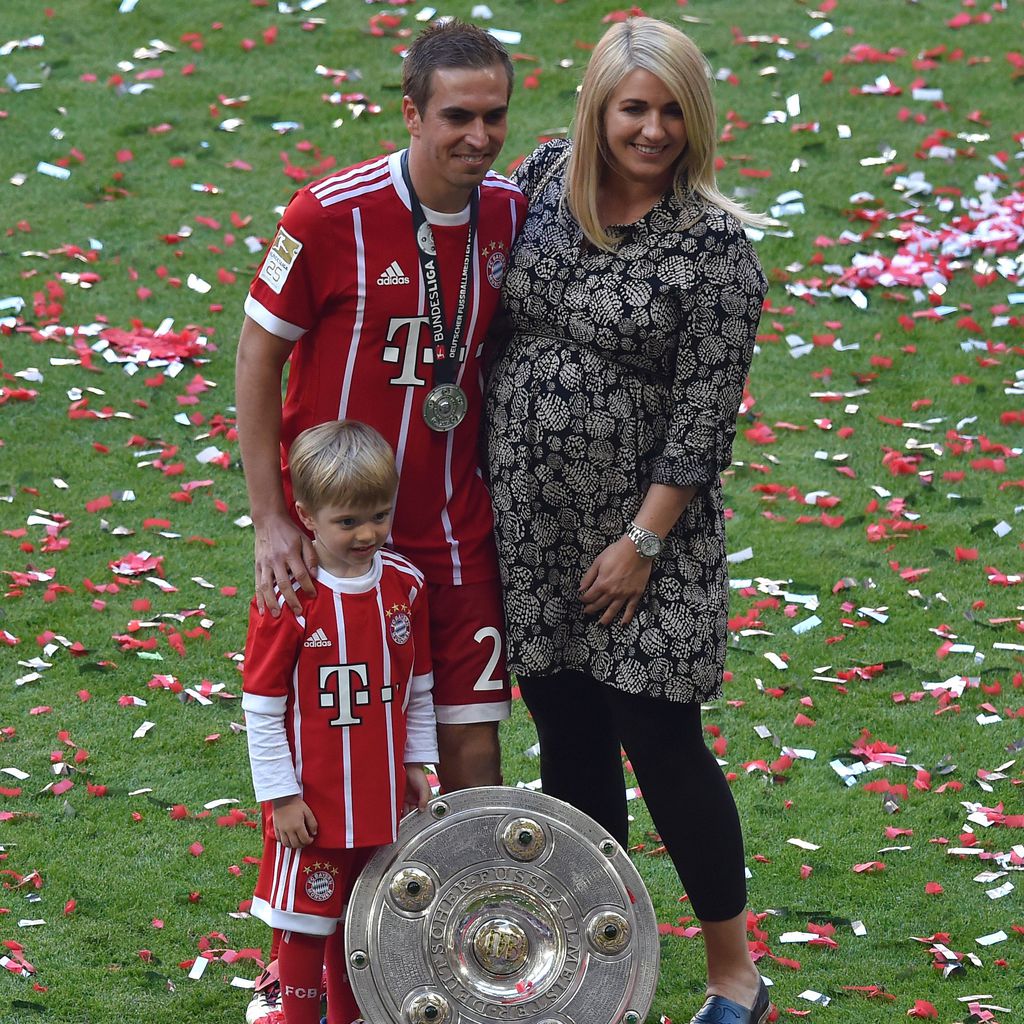 Philipp Lahm mit Frau Claudia und Sohn Julian in München
