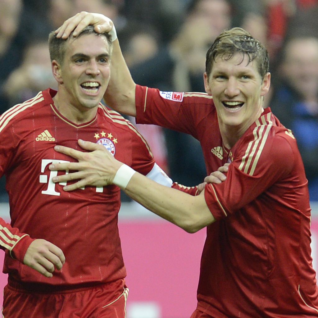 Philipp Lahm und Bastian Schweinsteiger bei einem Spiel des FC Bayern München 2012
