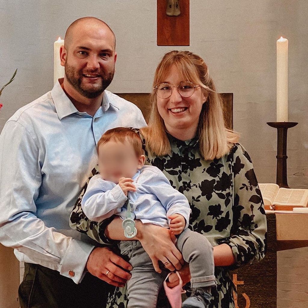 Philipp und Melissa mit ihrem Sohn im September 2021 in Hamburg
