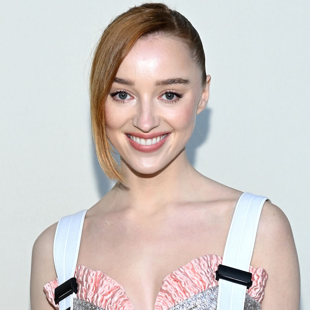 Phoebe Dynevor im Oktober 2021 in Paris