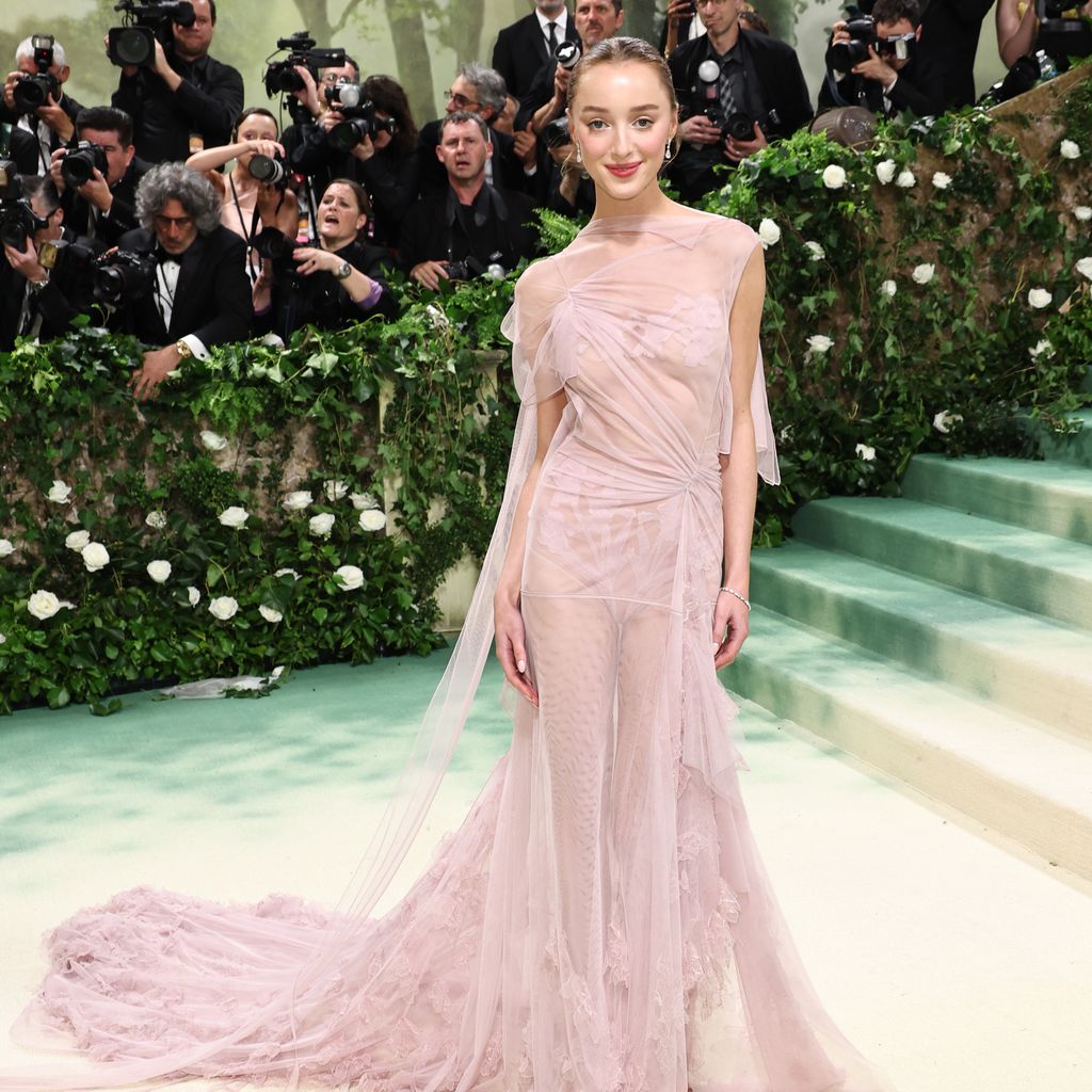 Phoebe Dynevor bei der Met Gala 2024