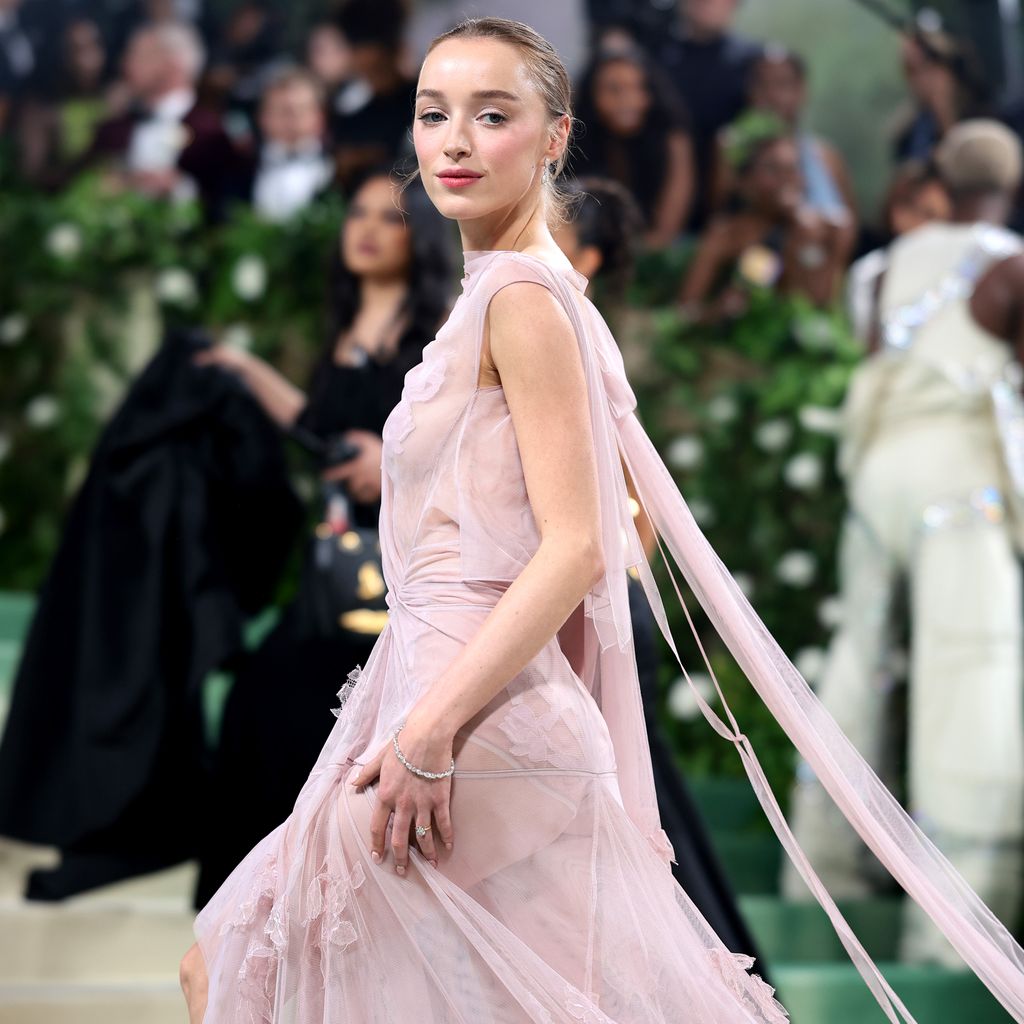 Phoebe Dynevor auf der Met Gala 2024