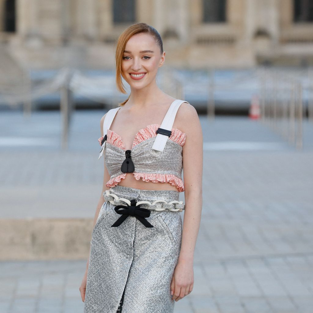 Phoebe Dynevor im Oktober 2021 in Paris