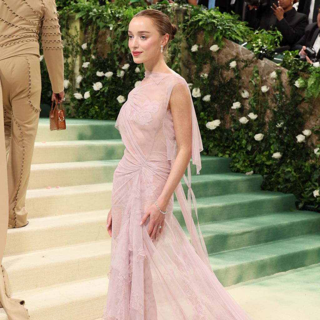 Phoebe Dynevor bei der Met Gala 2024