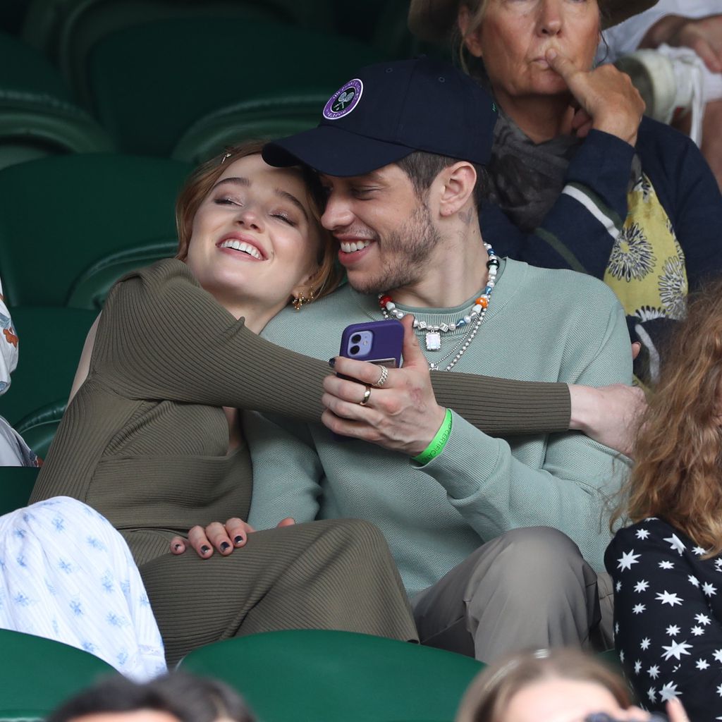 Phoebe Dynevor und Pete Davidson in London im Juli 2021