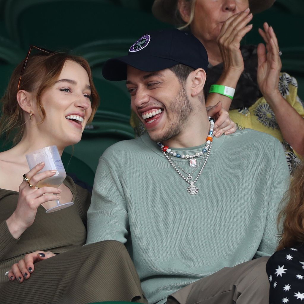 Phoebe Dynevor und Pete Davidson in London im Juli 2021