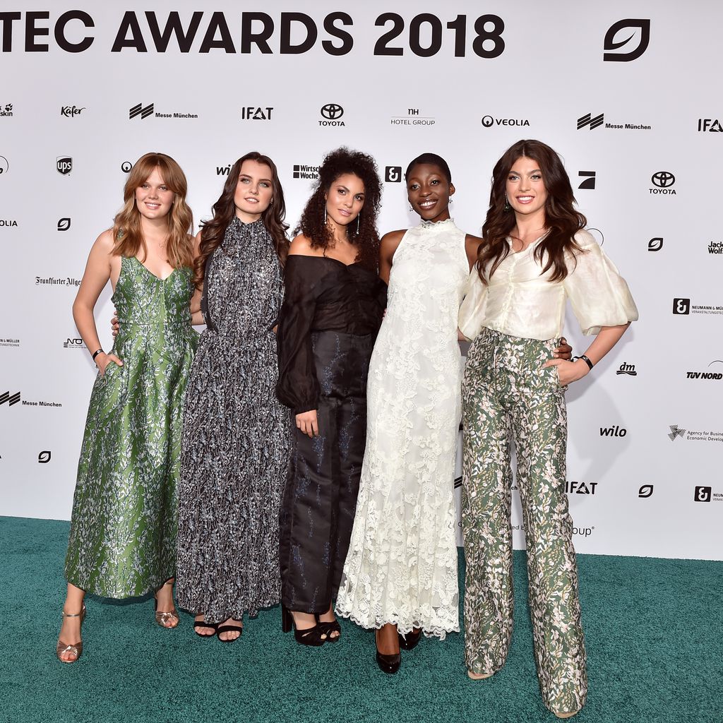 Pia Riegel, Jennifer, Julianna, Toni und Christina Peno, GNTM-Kandidatinnen