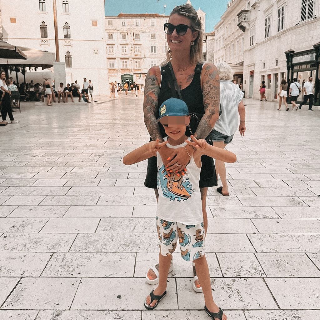Pia Pillmann und ihr Sohn Henry im August 2021