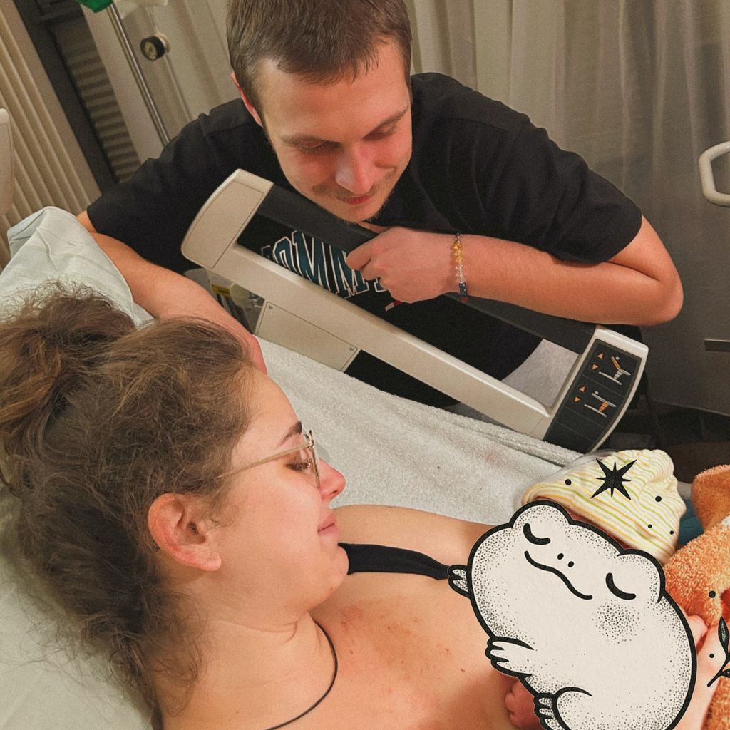 Pia Trümper und ihr Partner Dustin mit ihrem Baby, Dezember 2025