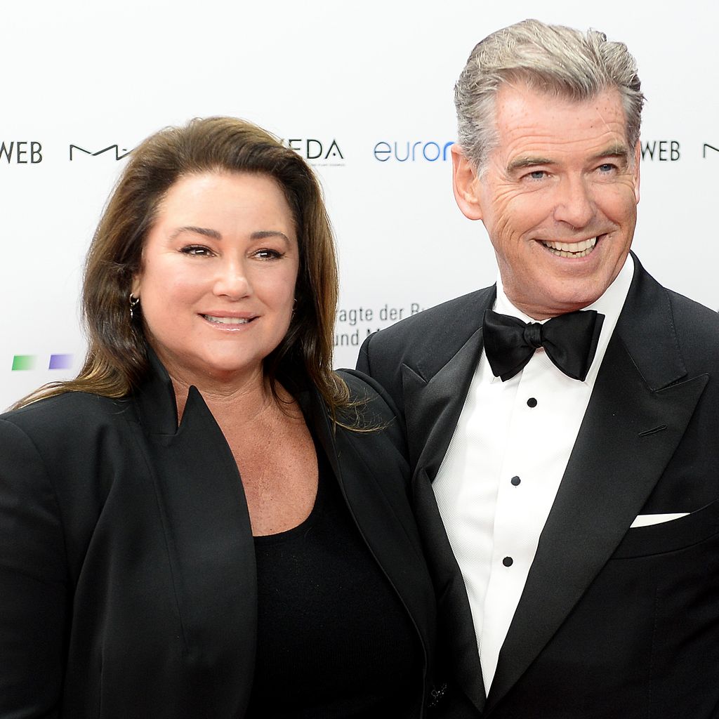 Pierce Brosnan und seine Frau auf einem Event