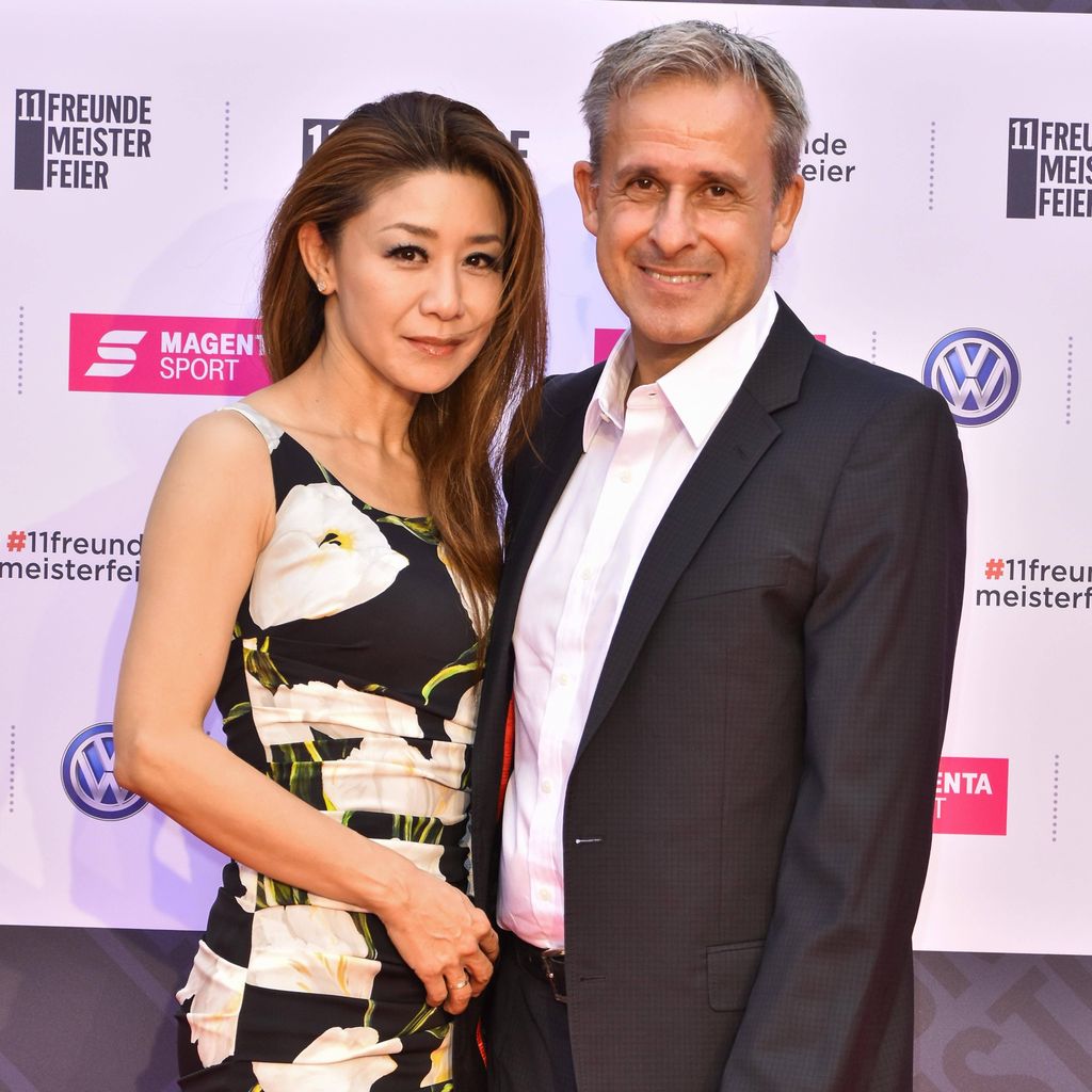 Pierre Littbarski mit seiner Frau Hitomi bei der 11 Freunde Meisterfeier 2019 in der Flora Köln