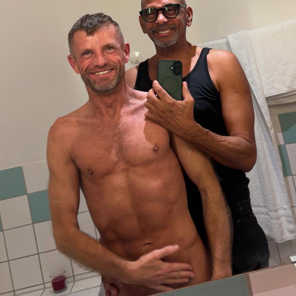 Pierre Sanoussi-Bliss (l.) mit einem Unbekannten, August 2025