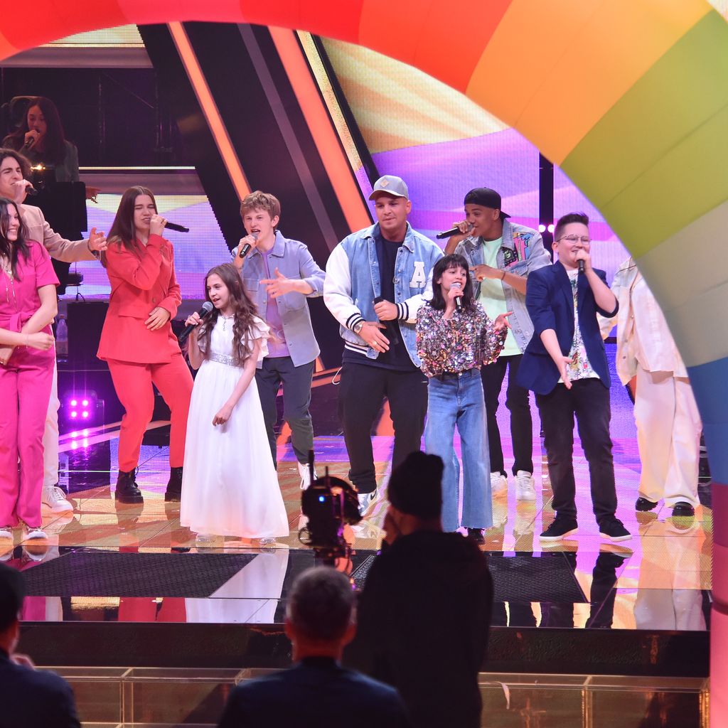 Piertro Lombardi mit den "The Voice Kids"-Finalisten