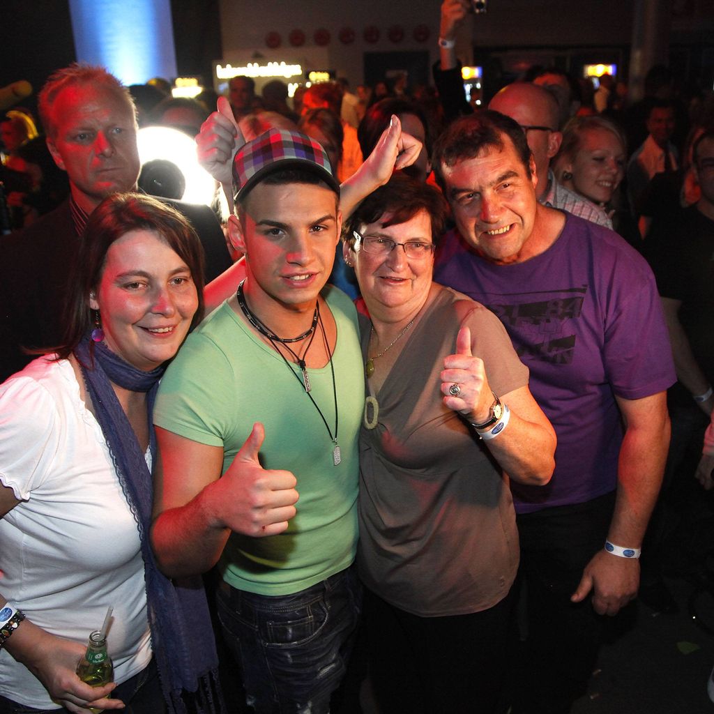 Pietro Lombardi feiert mit seiner Familie bei der Aftershowparty zum DSDS-Finale 2011 in Köln