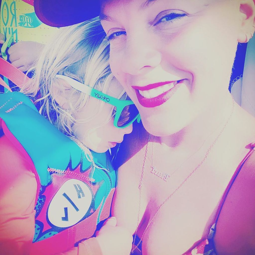 Pink mit ihrem Sohn Jameson