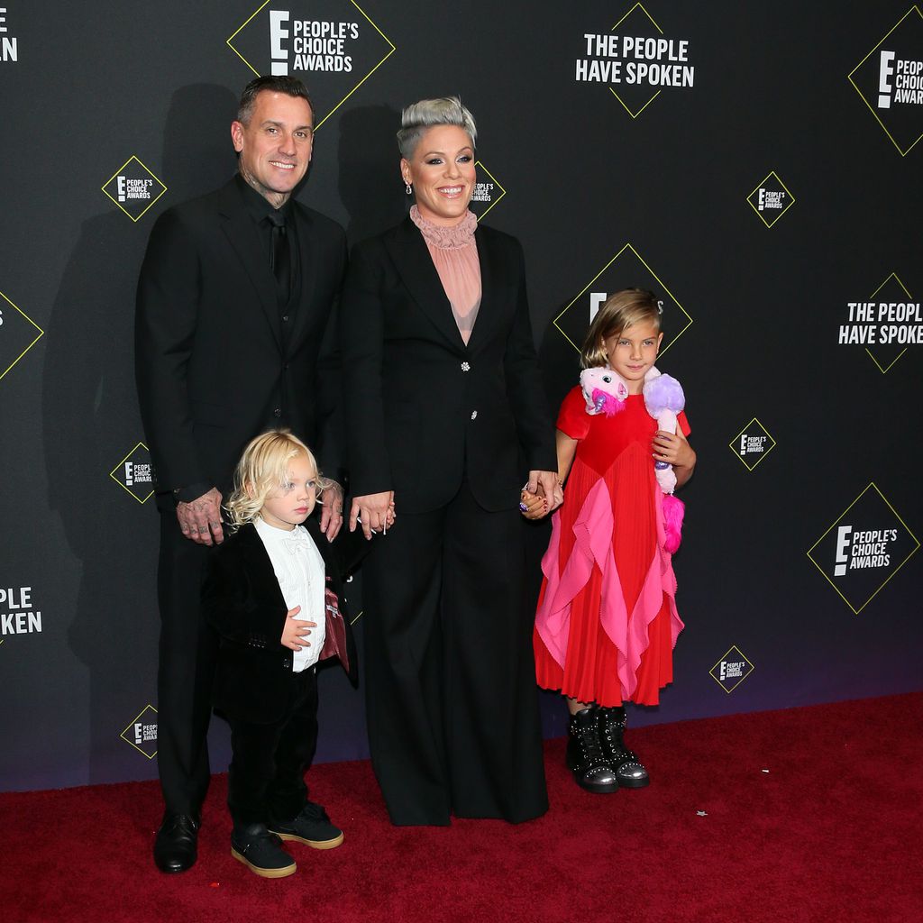 Sängerin Pink mit Ehemann Carey Hart und ihren Kindern