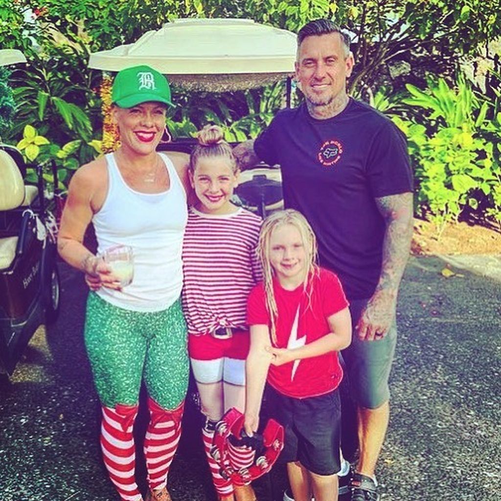 Pink mit ihren Kindern und ihrem Mann