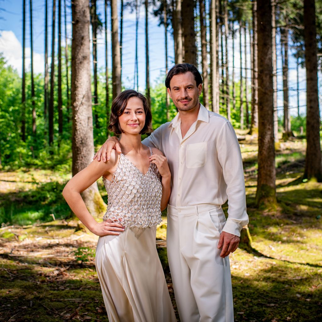 Pippa Fee Rupperti und Jaime Ferkic beim Traumpaarshoot für "Sturm der Liebe"