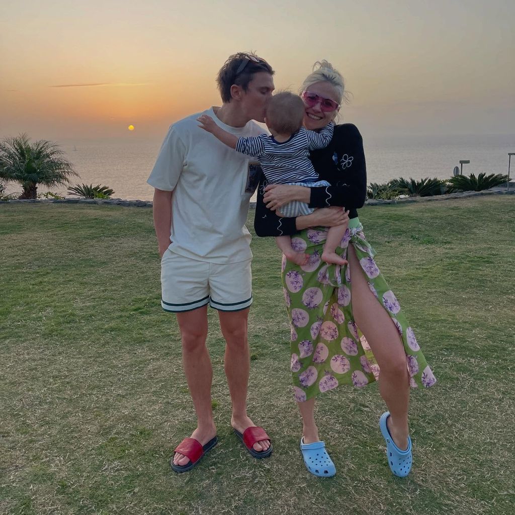 Pixie Lott mit ihrer Familie im Urlaub, März 2025