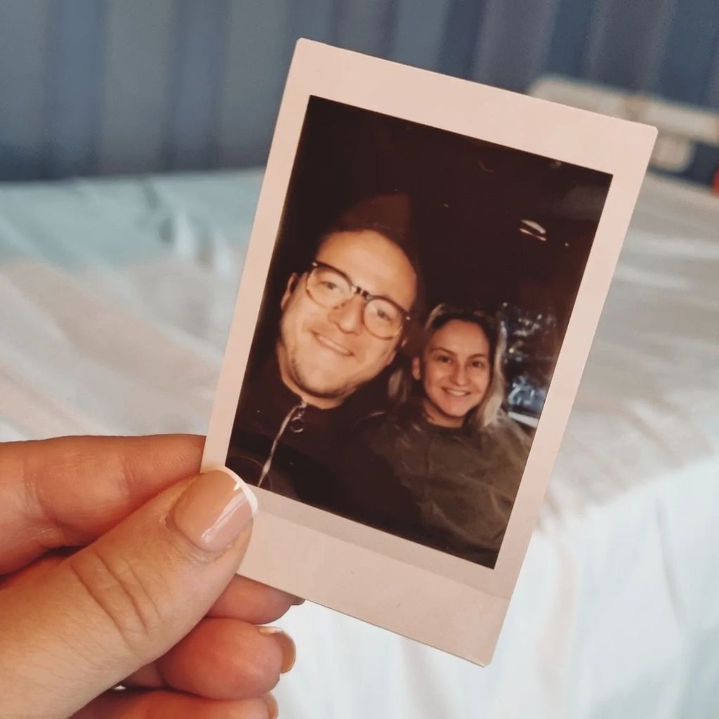 Polaroid-Foto von Sophie Price und ihrem Ehemann Harry Brooks