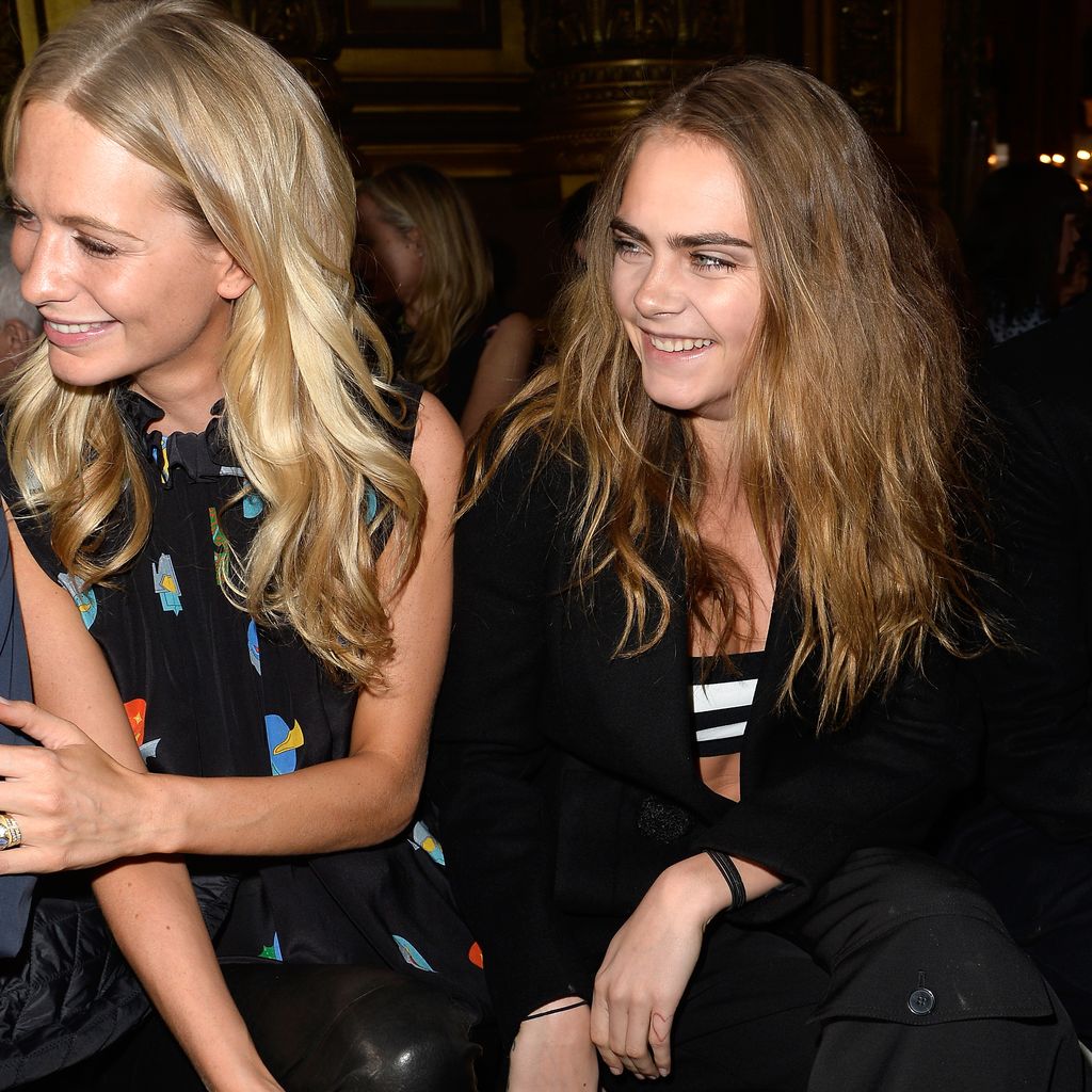 Poppy Delevingne und Cara Delevingne im März 2015