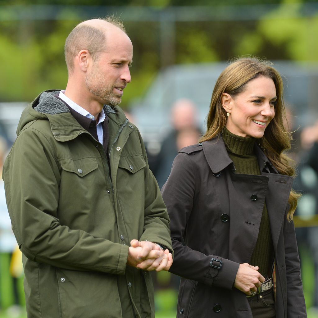 Bei einem Besuch des Bute Shinty Club: Prince William und Catherine, Princess of Wales, auf der Isle of Bute