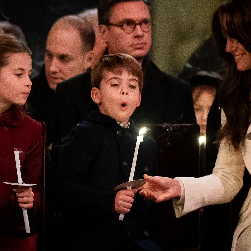Prinzessin Charlotte, Prinz Louis und Prinzessin Kate in der Westminster Abbey