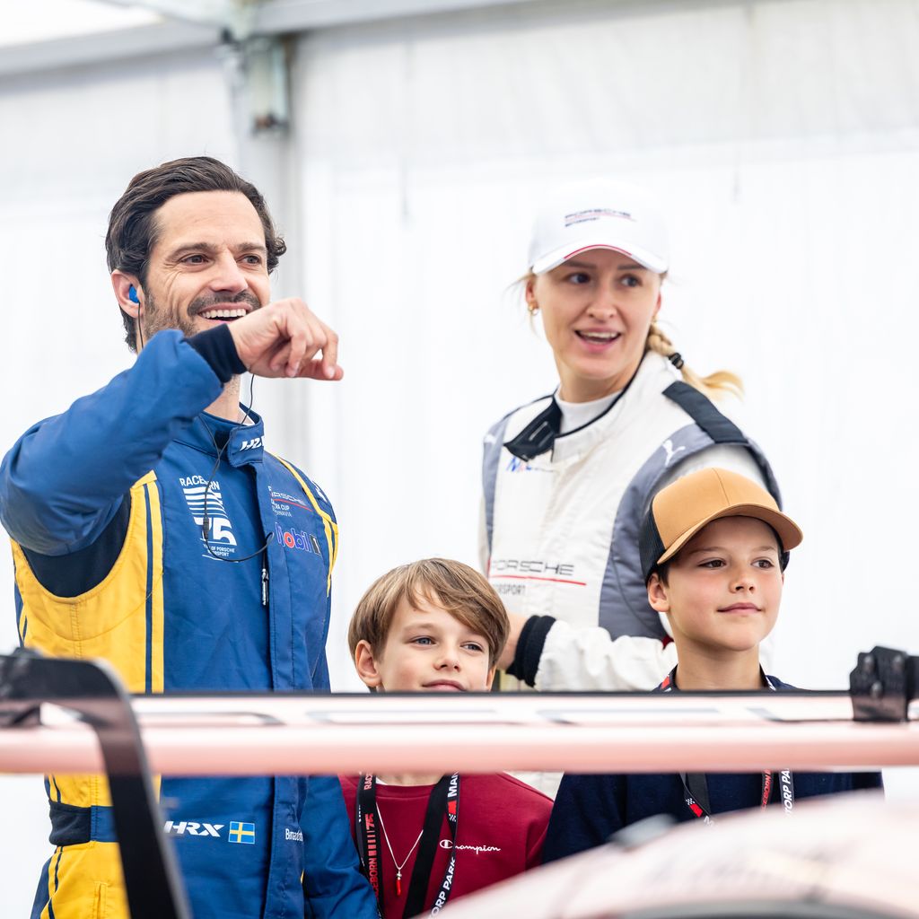 Prinz Carl Philip mit seinen Söhnen Gabriel und Alexander beim Porsche Carrera Cup in Mantorp im September 2026