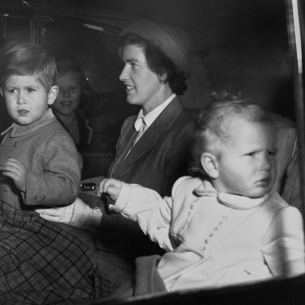 Prinz Charles mit Mabel Anderson und Prinzessin Anne auf dem Weg vom Clarence House zum Buckingham Palace