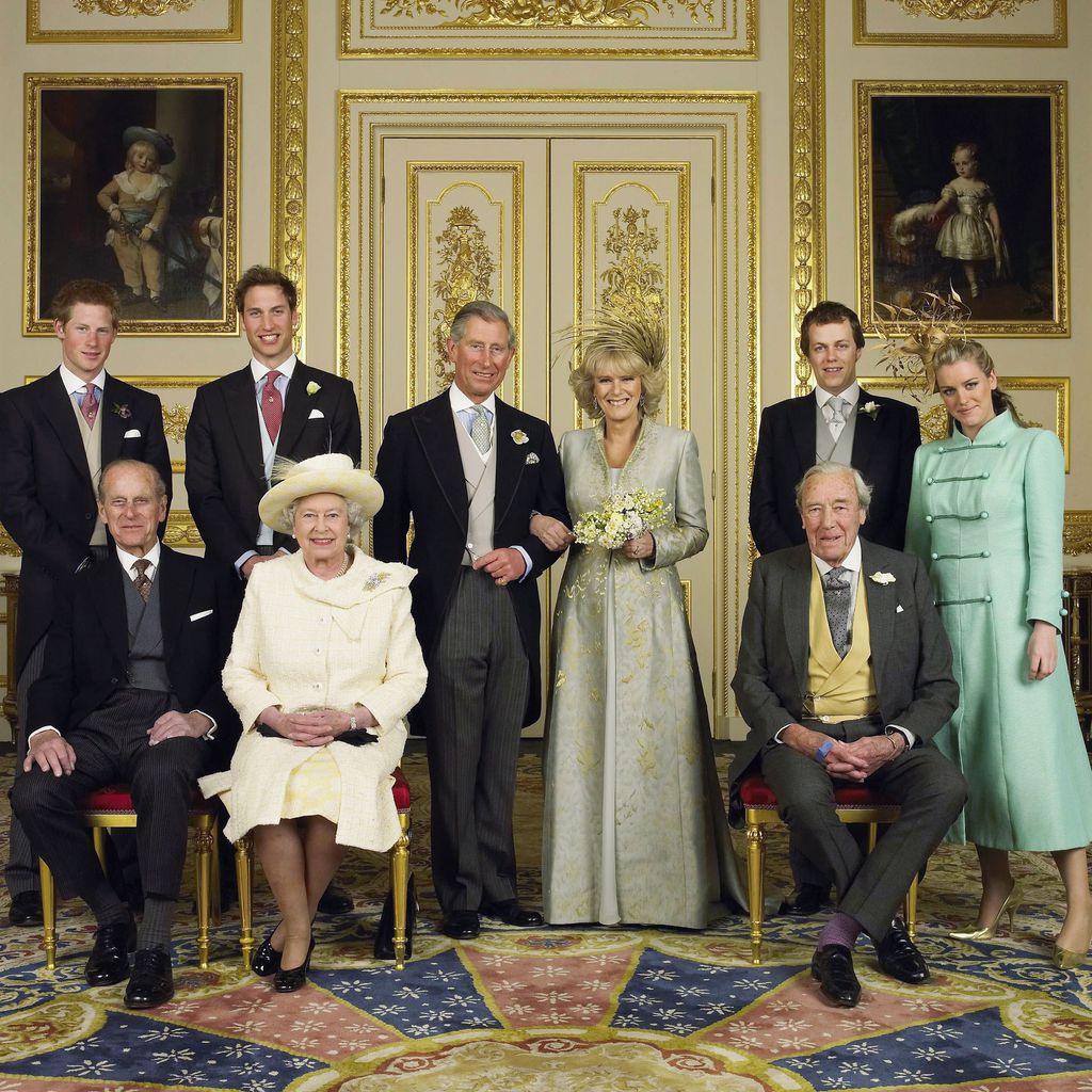 Prinz Charles und Camilla mit Kindern und Eltern bei ihrer Hochzeit
