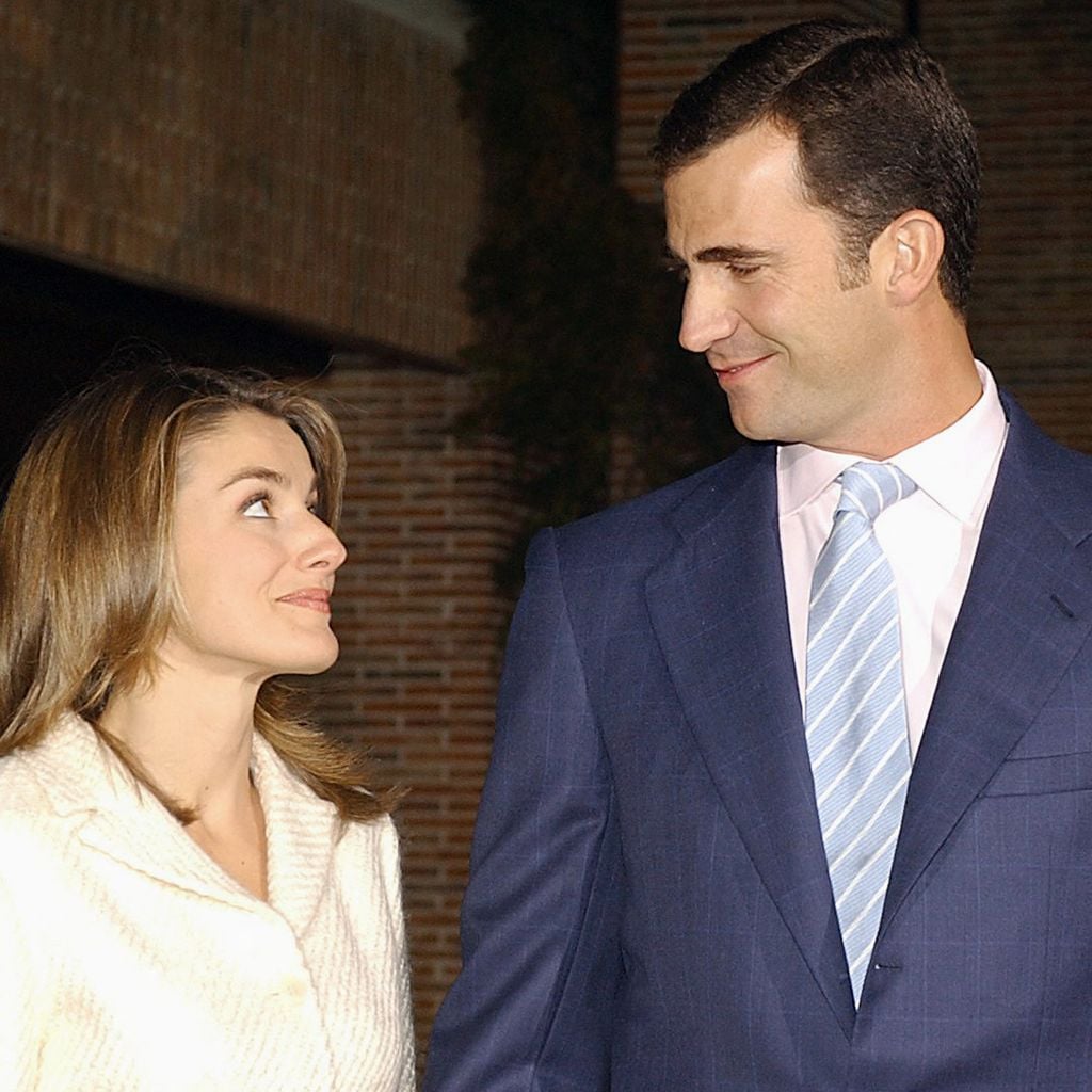 Prinz Felipe von Spanien mit seiner Verlobten Letizia Ortiz im Zarzuela-Palast, 3. November 2003