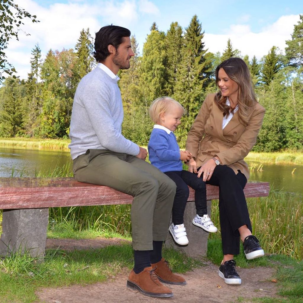 Prinz Carl Philip und Prinzessin Sofia von Schweden mit ihrem Sohn Gabriel