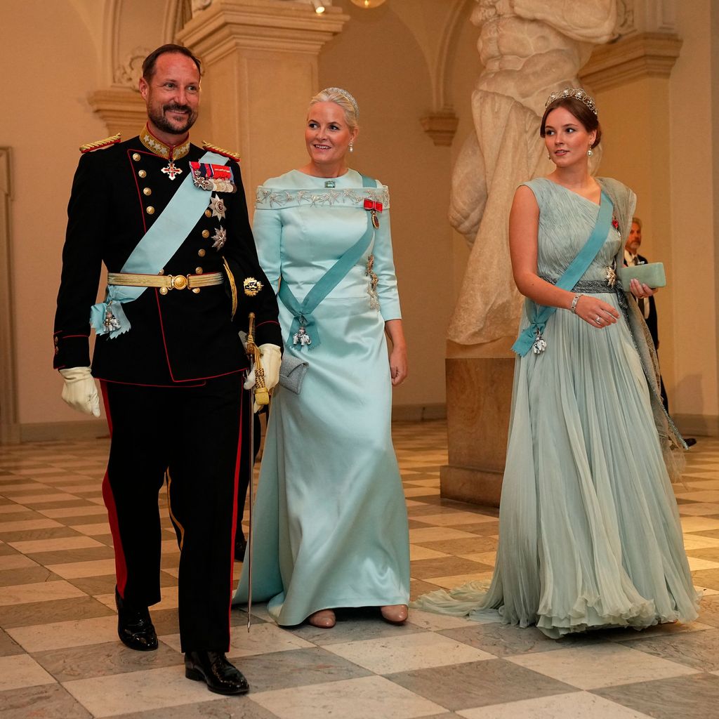 Prinz Haakon, Mette-Marit und Prinzessin Ingrid Alexandra von Norwegen, Oktober 2023