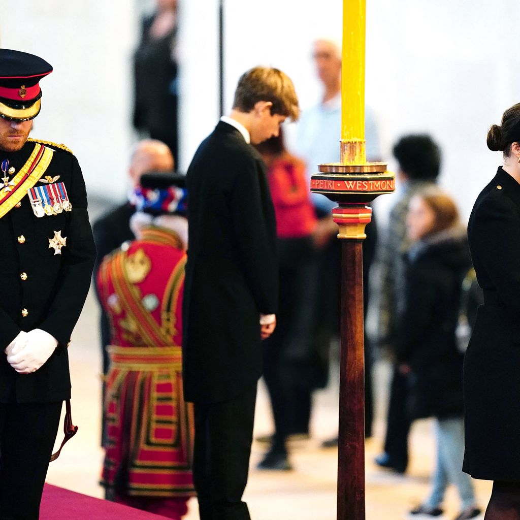 Prinz Harry, James Viscount Severn und Prinzessin Eugenie bei der Mahnwache in der Westminster Hall