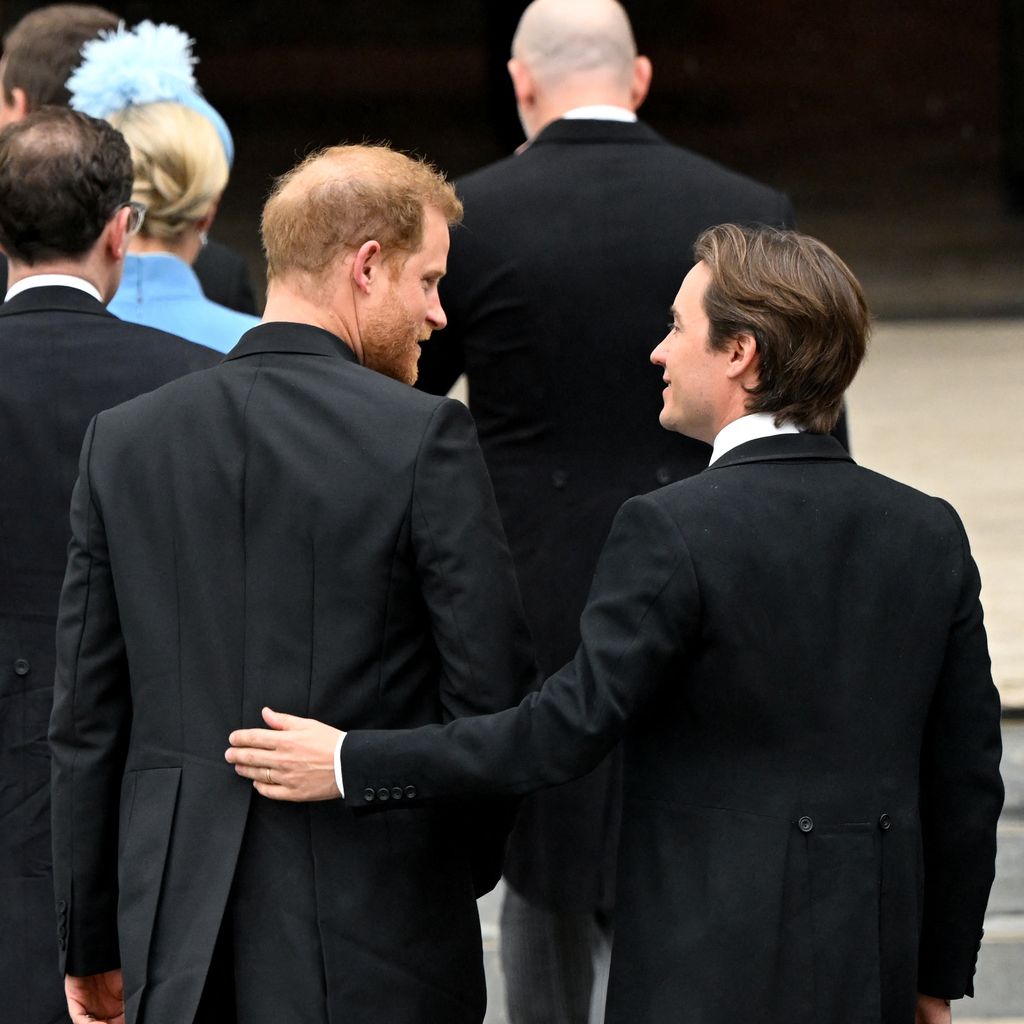 Prinz Harry und Edoardo Mapelli Mozzi bei der Krönung