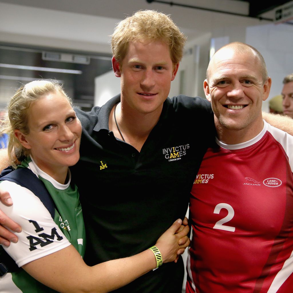 Prinz Harry mit seiner Cousine Zara Tindall und deren Mann Mike