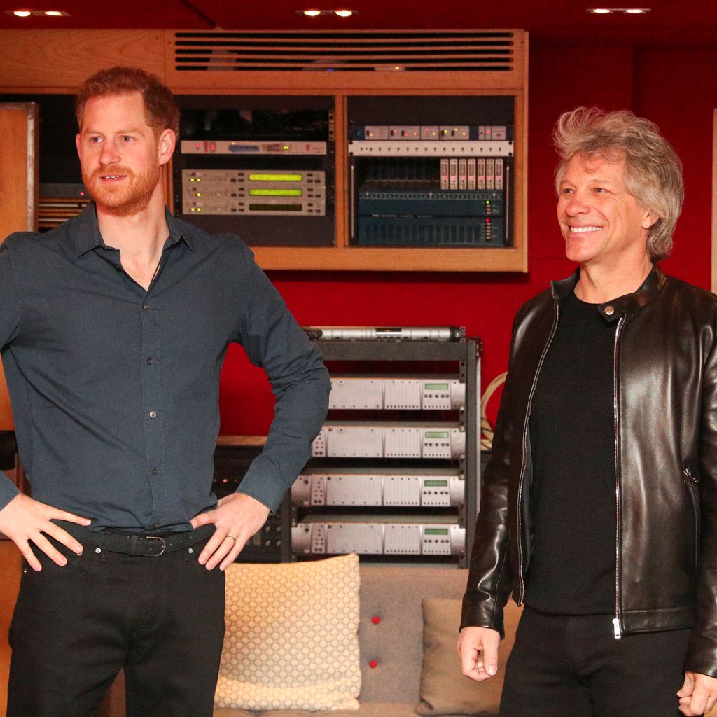 Prinz Harry und Jon Bon Jovi in den Abbey Road Studios in London im Februar 2020