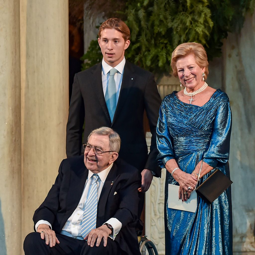 Prinz Konstantin mit seinem Enkelsohn und seiner Frau, Dezember 2021